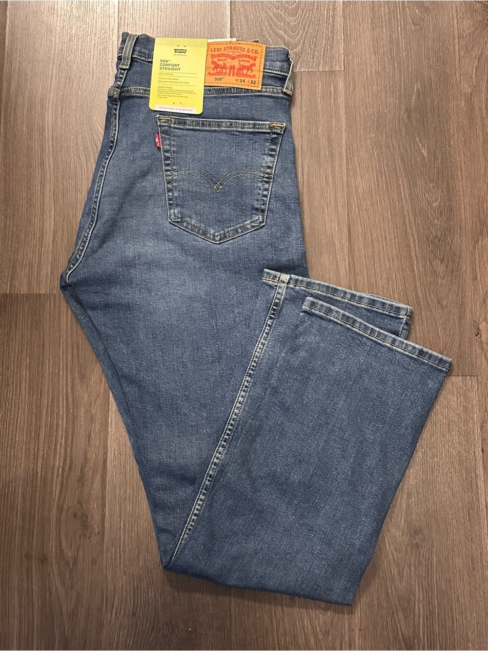 NWT - Levi’s Comfort Straight Jeans